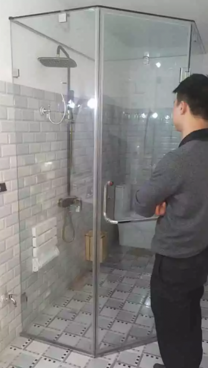 Công ty Thành Tín chuyên cung cấp và lắp đặt phòng xông hơi ướt cao cấp tại Bắc Giang. Với nhiều năm kinh nghiệm trong lĩnh vực thiết kế, sản xuất thiết bị spa, chúng tôi cam kết mang lại cho khách hàng những trải nghiệm tuyệt vời nhất trong phòng xông hơi ướt của mình.